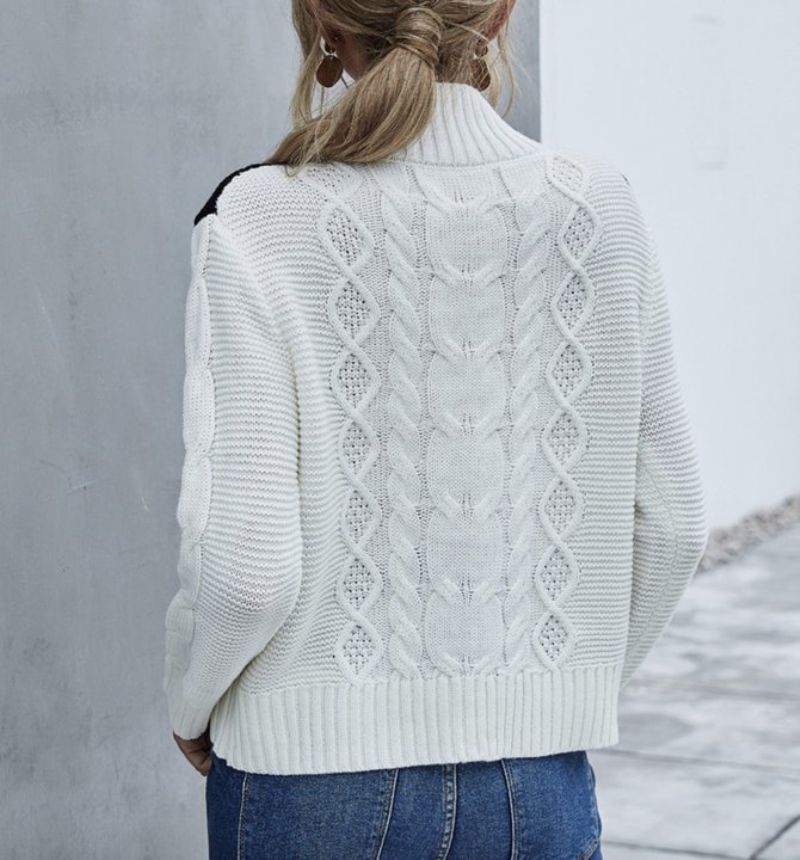 Blondeudsmykket Kontrastfarve Sweater Med Rund Hals