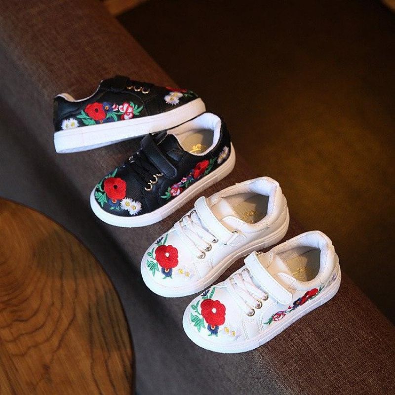 Romantiske Pigesneakers Med Blomsterbroderi