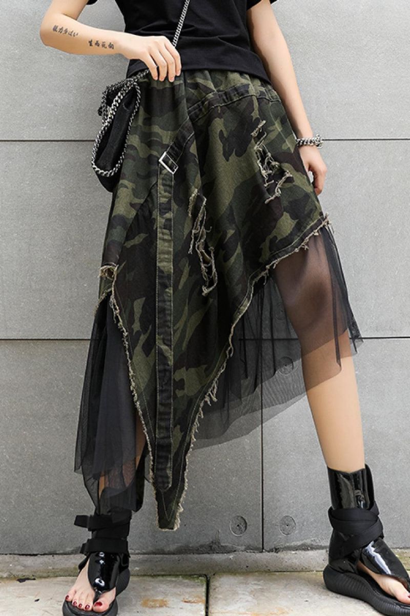 Camouflage Asymmetrisk Distressed Denimnederdel Med Mesh