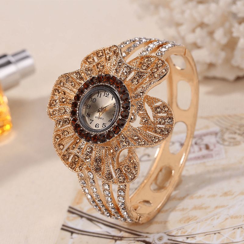 Mode Crystal Flower Shape Dial Hollow Metal Strap Kvinder Quartz ur