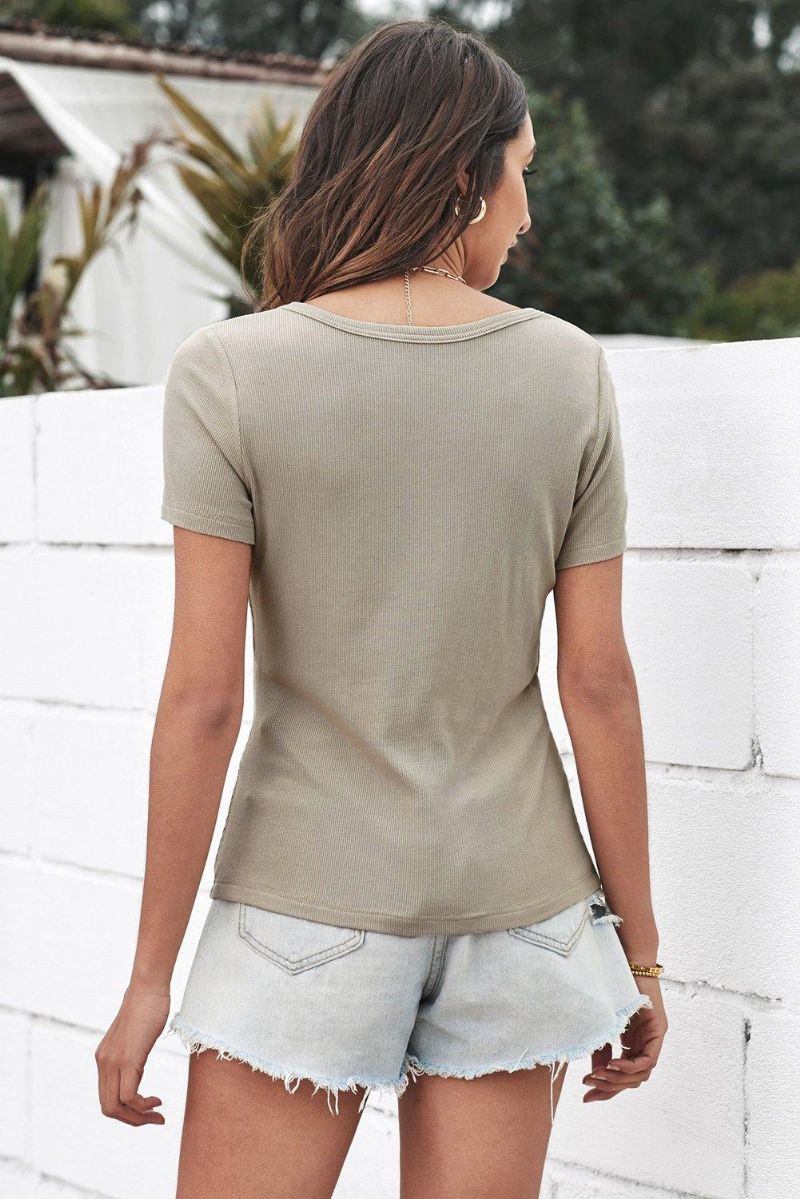 Scoop Neck Knappet Front Ribbet Top